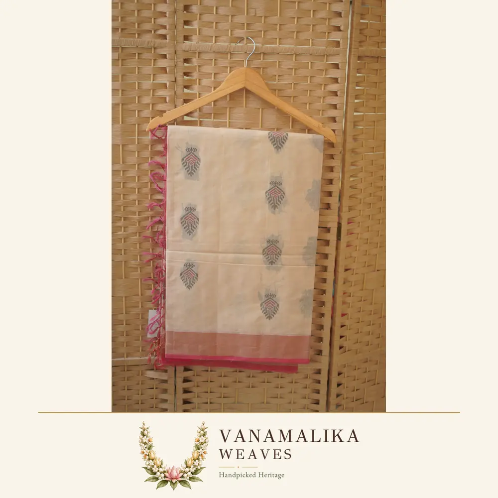 Stylised Leaf Motif Negamam Handloom Cotton Saree — Sandal Cream